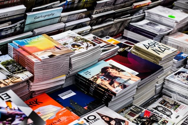 magazines op een stapel